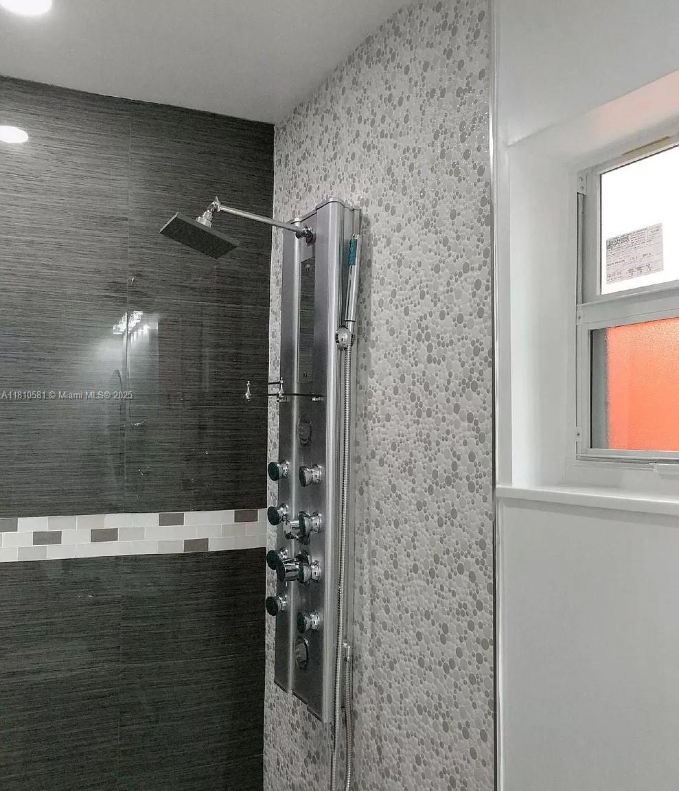 SUNSHINE GARDENS - Residential Lease