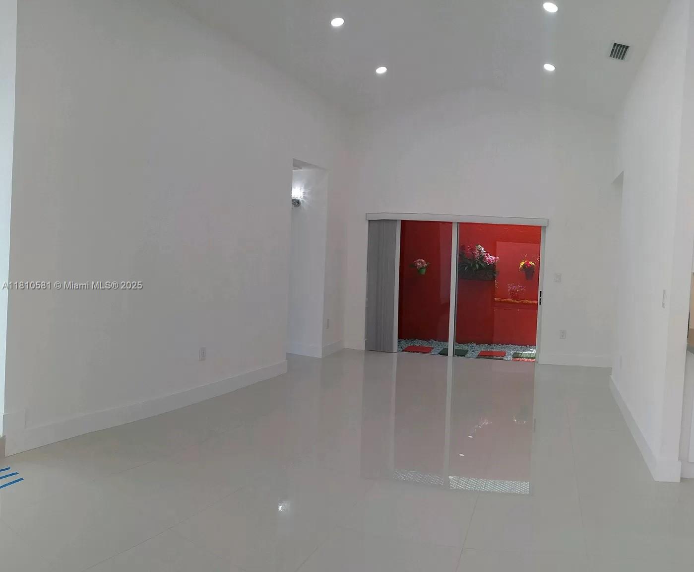SUNSHINE GARDENS - Residential Lease