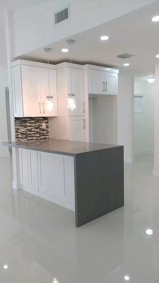 SUNSHINE GARDENS - Residential Lease