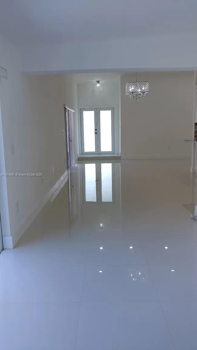 SUNSHINE GARDENS - Residential Lease