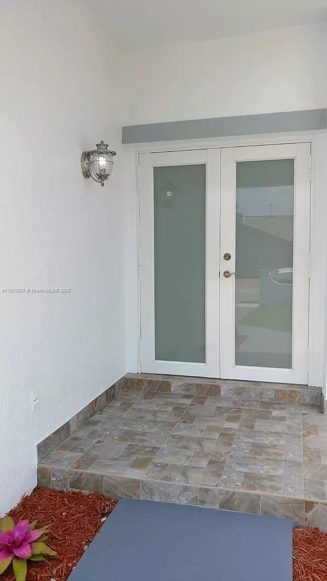 SUNSHINE GARDENS - Residential Lease