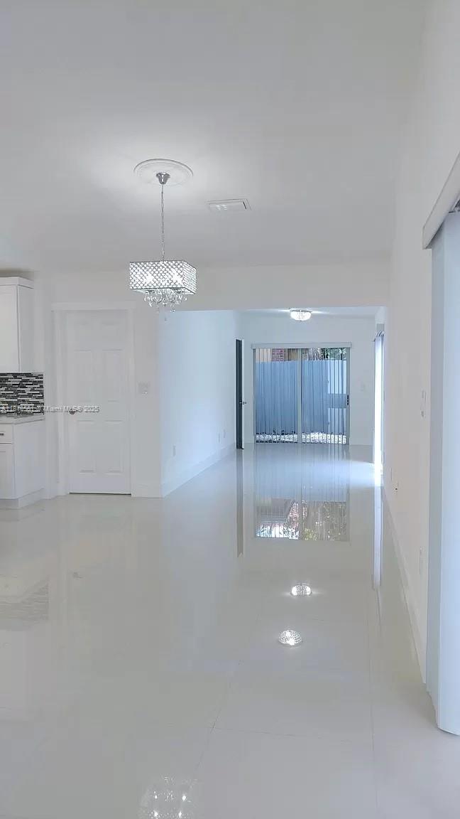 SUNSHINE GARDENS - Residential Lease