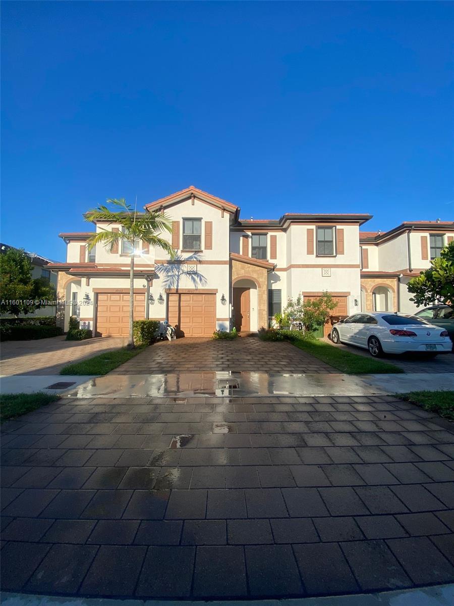 Beautiful property in the elegant & new community of Aquabella, this house has 4 bed/2.5 bath, Kitchen with stainless steel apliances a large family room and private fenced back yard, Comfortable patio with many improvements; 1-car garage, suplemented by Driveway offering space for 3 more vehicles, located a few minutes from important roads such as I75 and 826. The area offers many amenities, security and much more. This one won't last long, call us today.