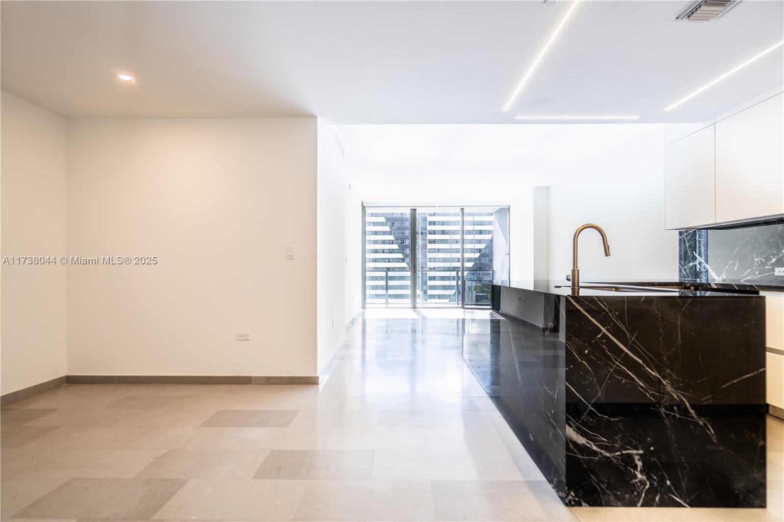 88 SW 7th St 806
