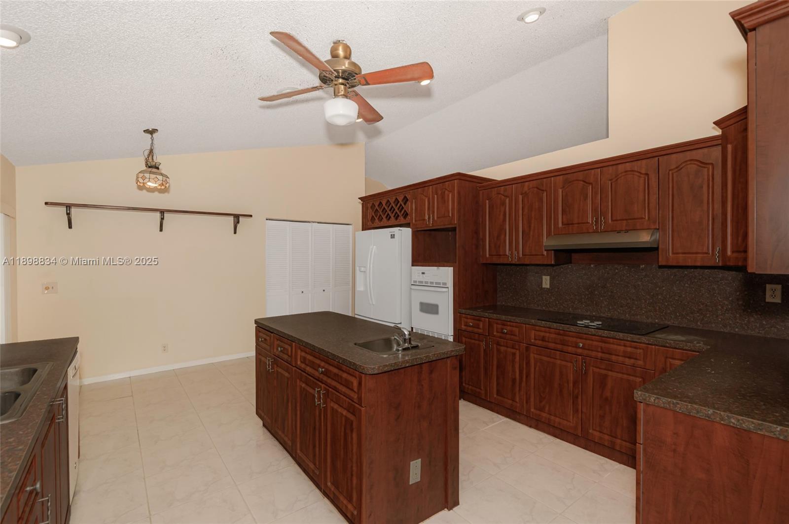 CYPRESS RUN - Residential