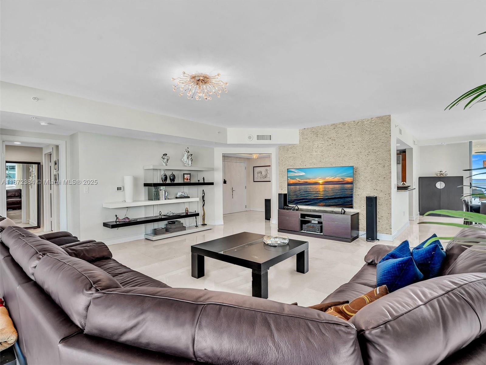 DIPLOMAT OCEANFRONT RESID - Residential