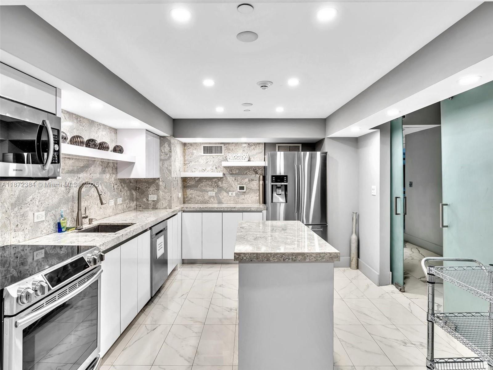 DIPLOMAT OCEANFRONT RESID - Residential