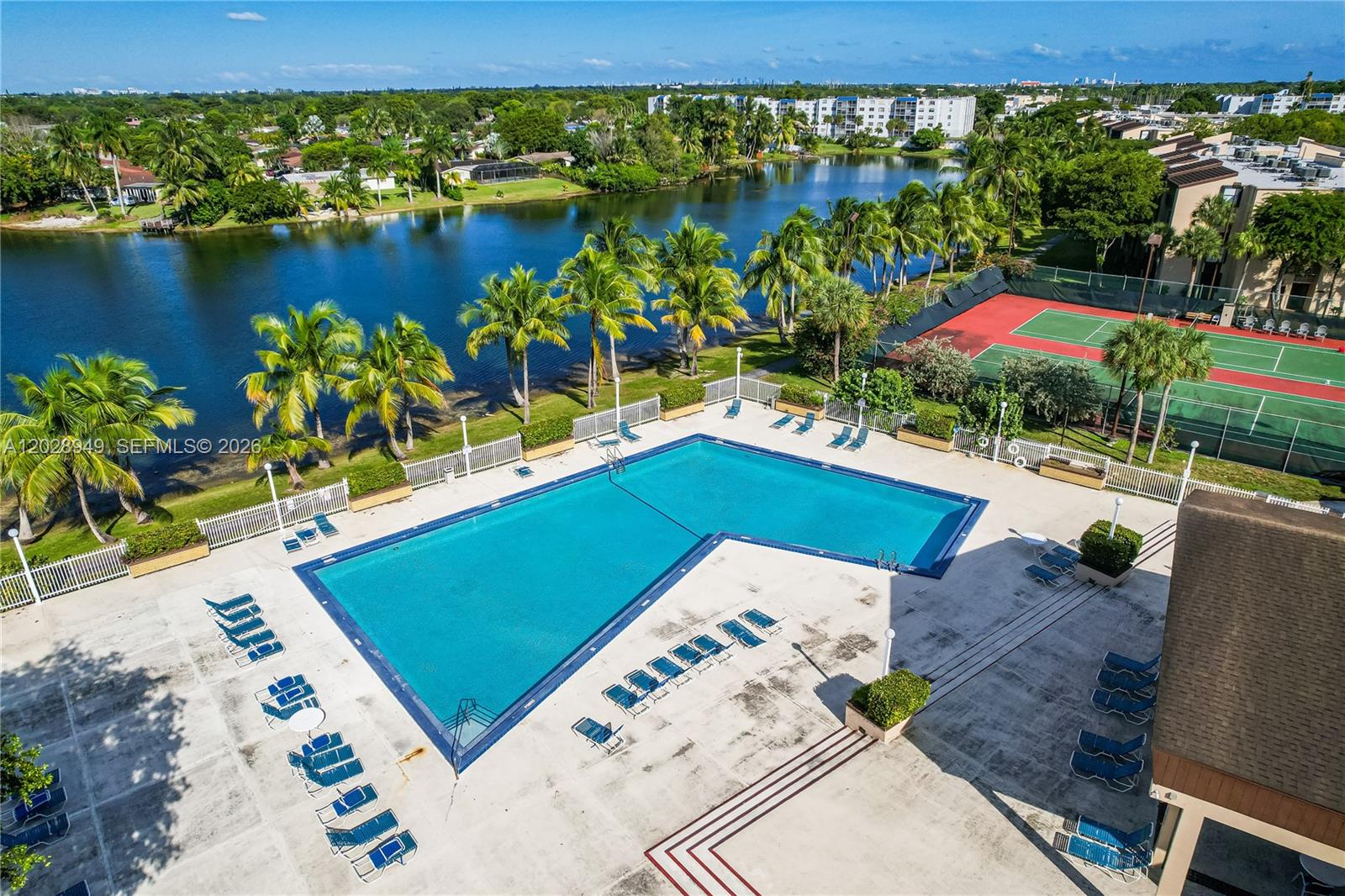 PROMENADE AT KENDALE LAKE - Residential