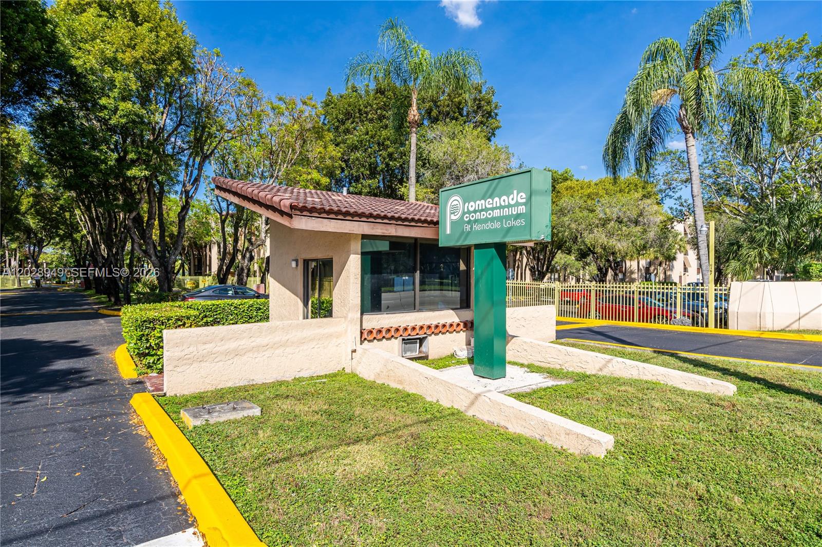 PROMENADE AT KENDALE LAKE - Residential
