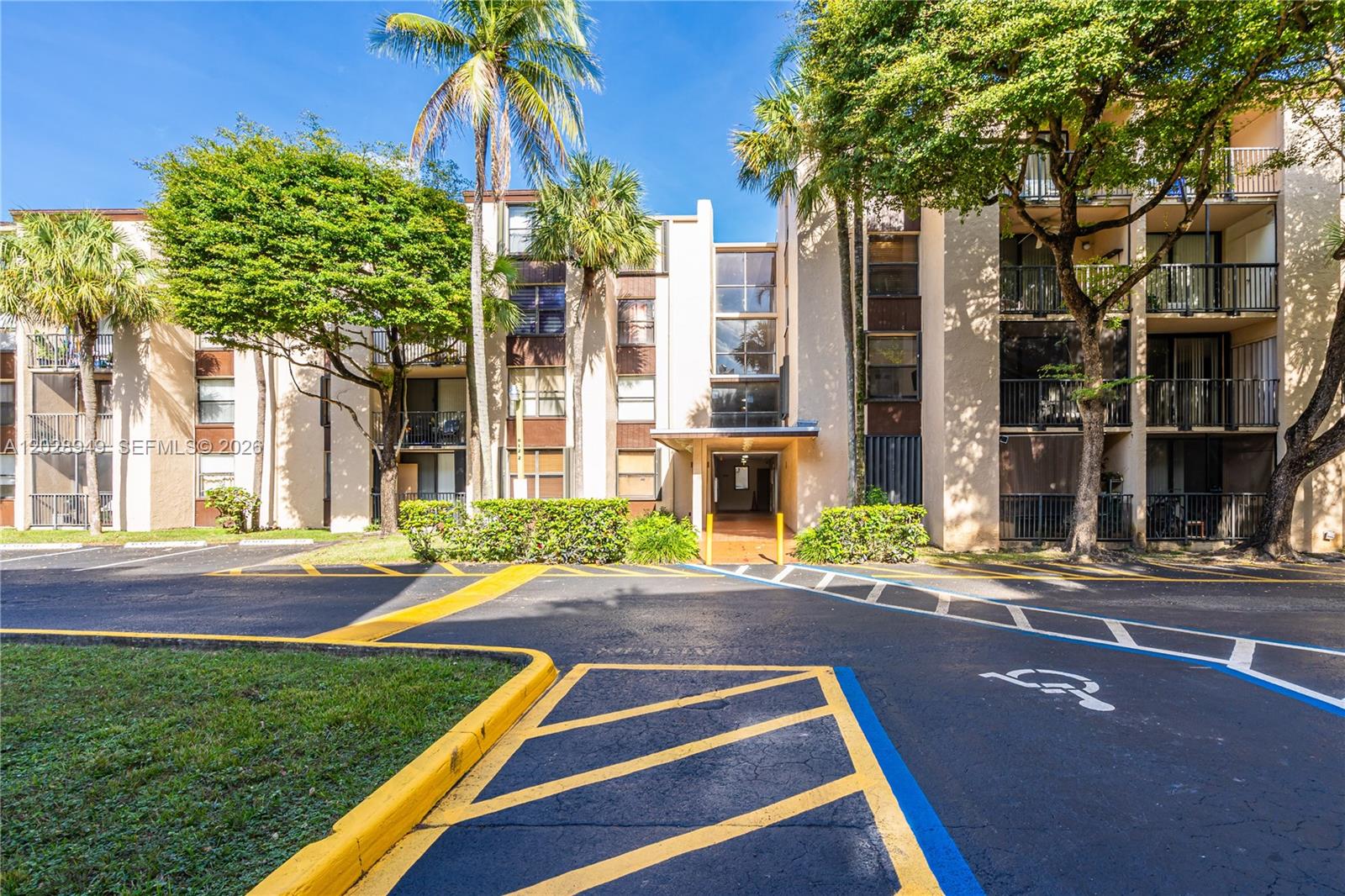 PROMENADE AT KENDALE LAKE - Residential