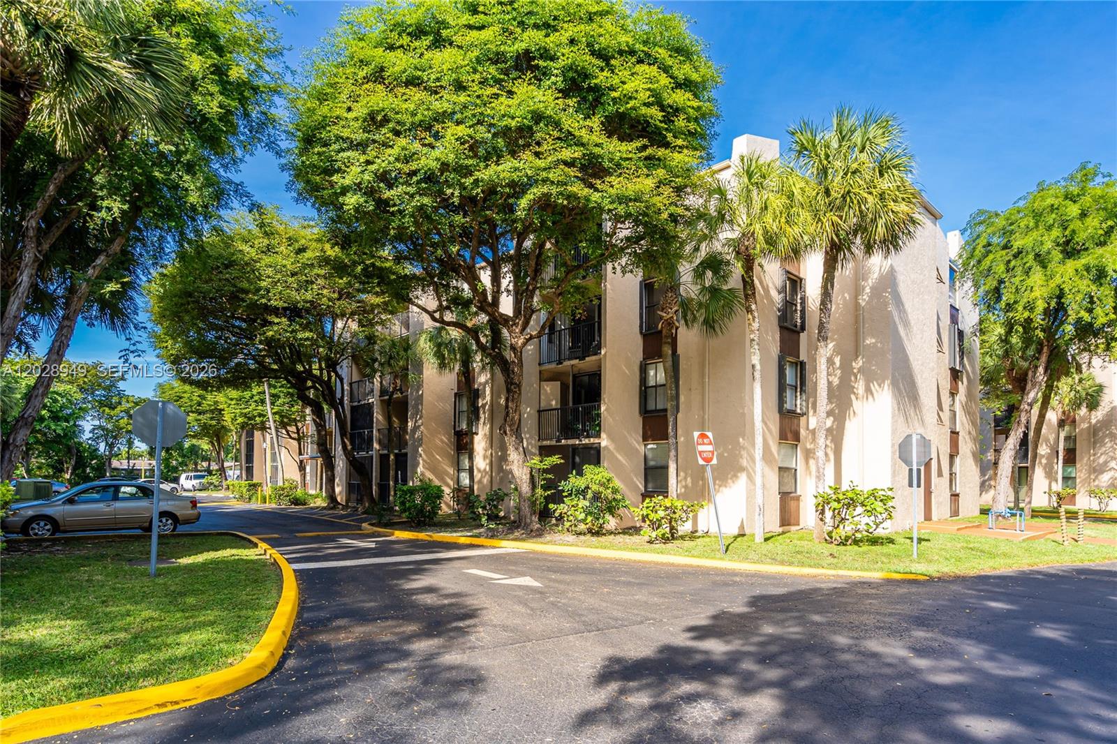 PROMENADE AT KENDALE LAKE - Residential