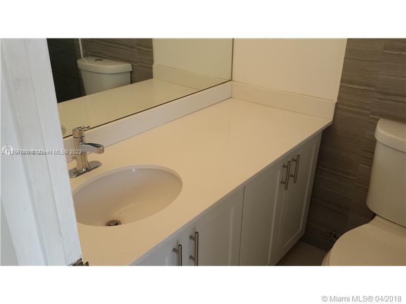 BAYSHORE YACHT & TENNIS C - Residential