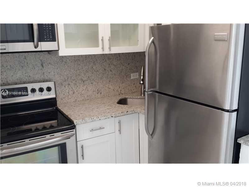 BAYSHORE YACHT & TENNIS C - Residential