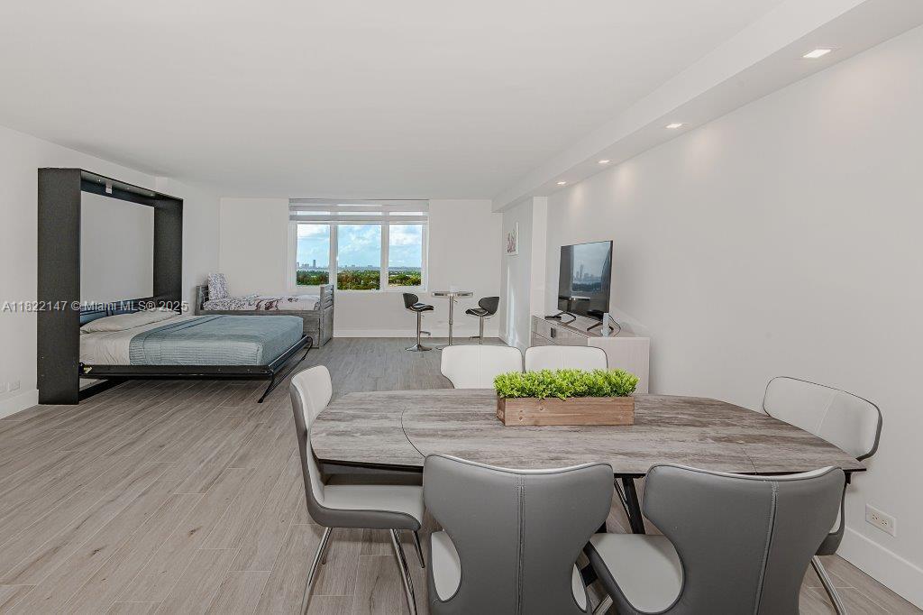 RONEY PALACE CONDO - Residential Lease