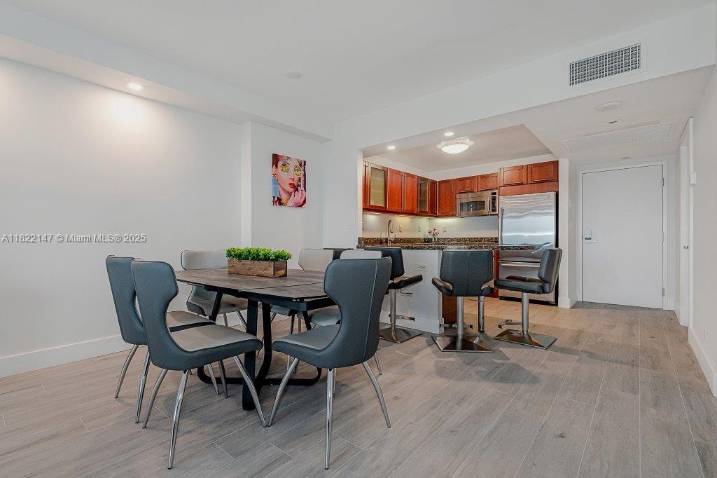 RONEY PALACE CONDO - Residential Lease