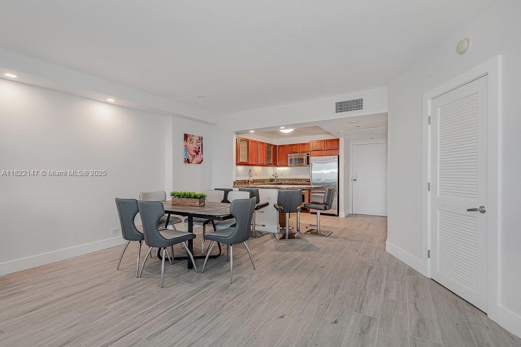 RONEY PALACE CONDO - Residential Lease