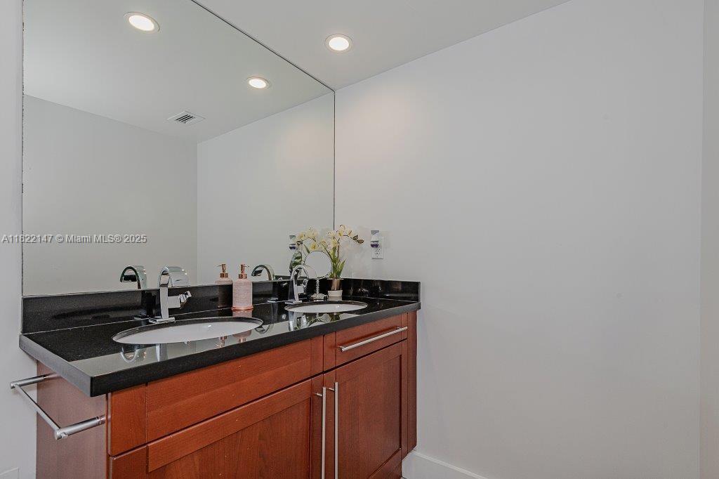 RONEY PALACE CONDO - Residential Lease