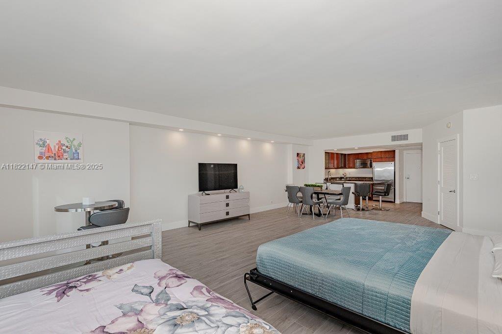 RONEY PALACE CONDO - Residential Lease