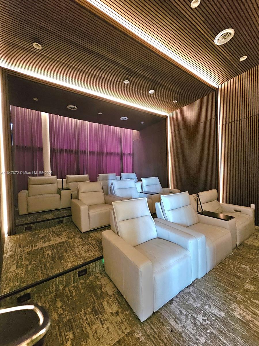 ARIA RESERVE - Residential