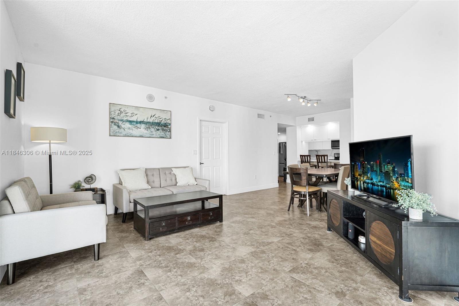 275 NE 18th St 1107