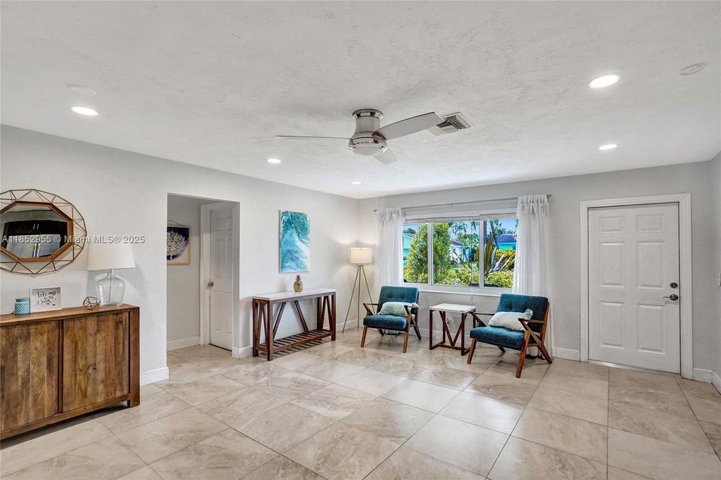Photo of 1083 SW 25th Pl, Boynton Beach, FL 33426 (MLS # A11852955)