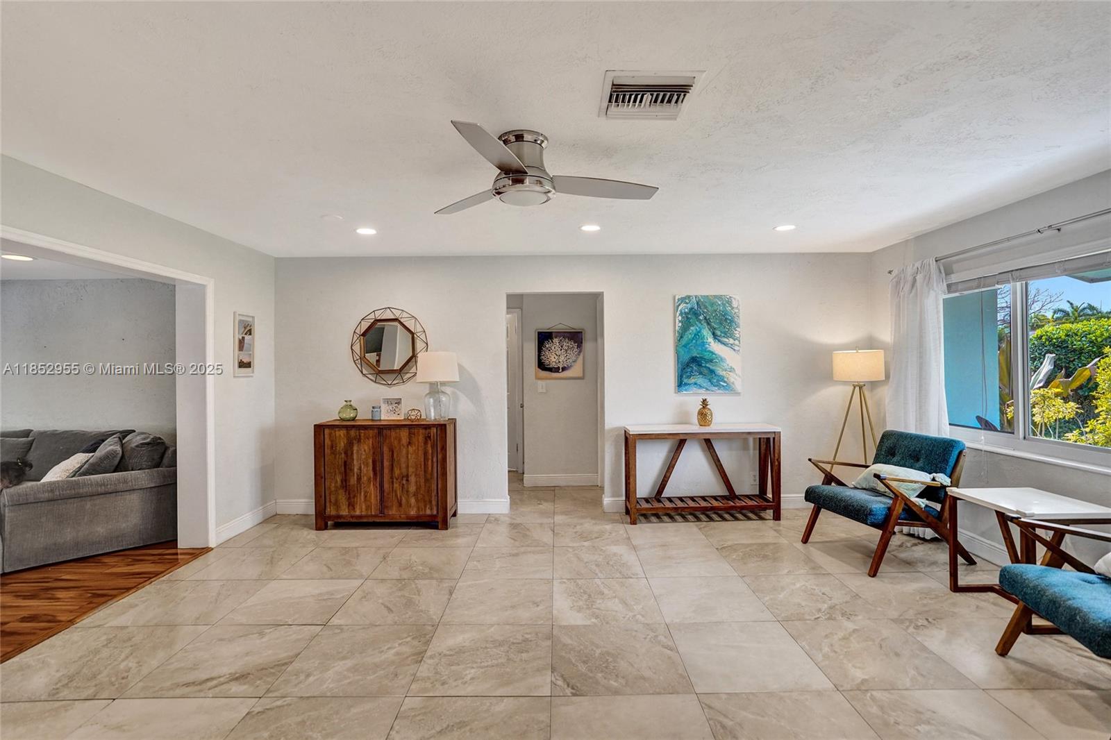 1083 SW 25th Pl