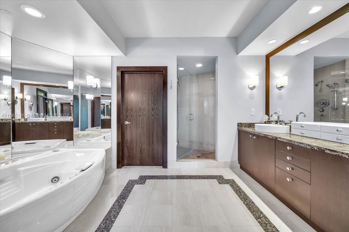 PORTOFINO TOWER CONDO - Residential