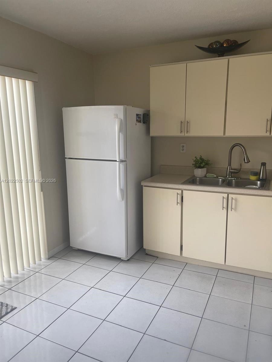 BANYAN TREE CONDO #11 - Residential