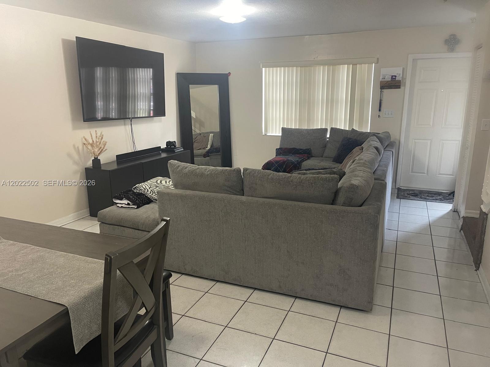 BANYAN TREE CONDO #11 - Residential