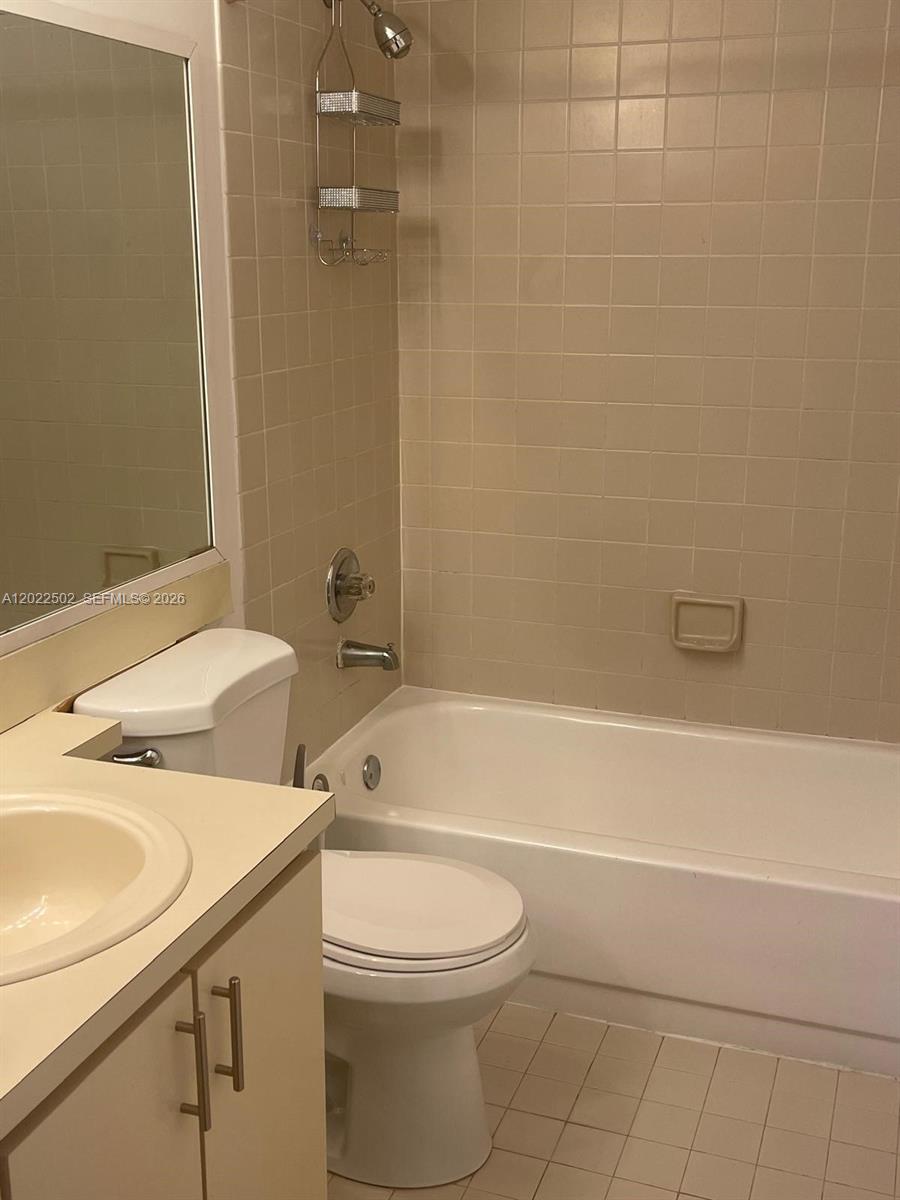 BANYAN TREE CONDO #11 - Residential