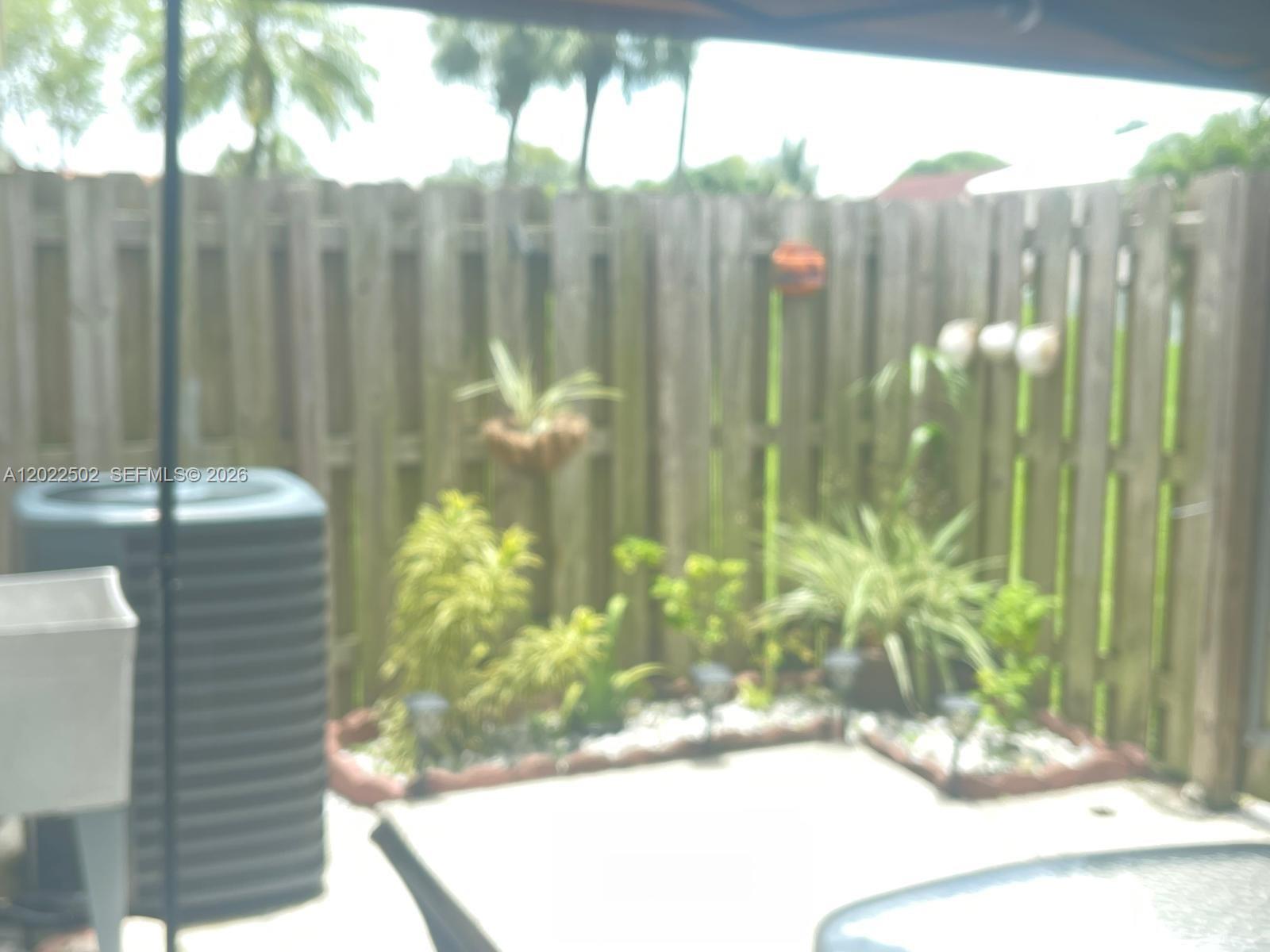 BANYAN TREE CONDO #11 - Residential