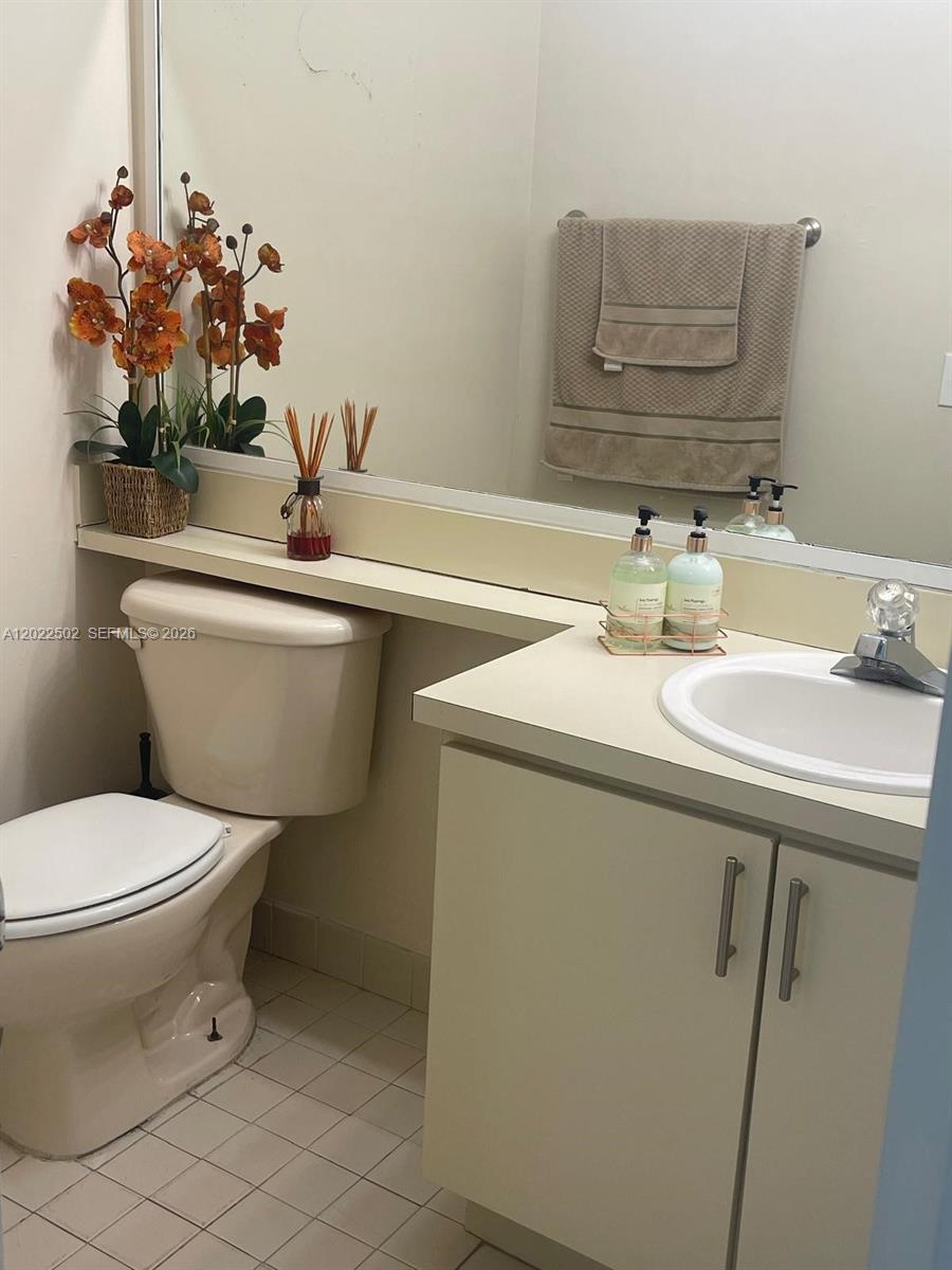 BANYAN TREE CONDO #11 - Residential