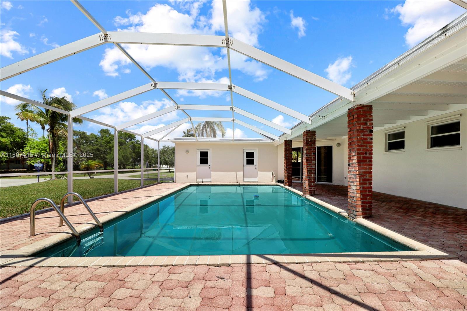 HERMAN HILLS - Residential