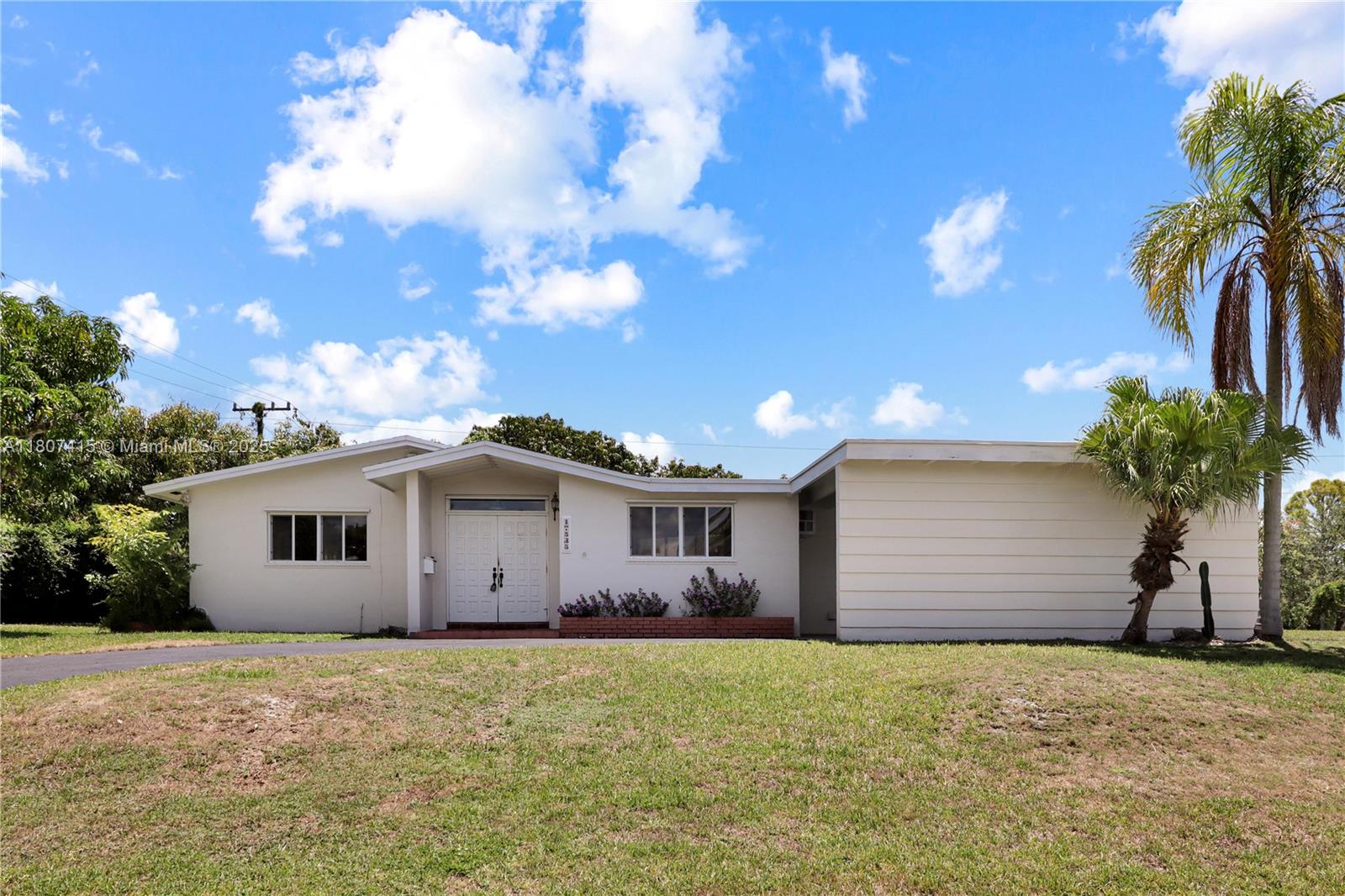 17535 Sw 91st Ave, Palmetto Bay, Miami-Dade County, Florida - 3 Bedrooms  
2 Bathrooms - 
