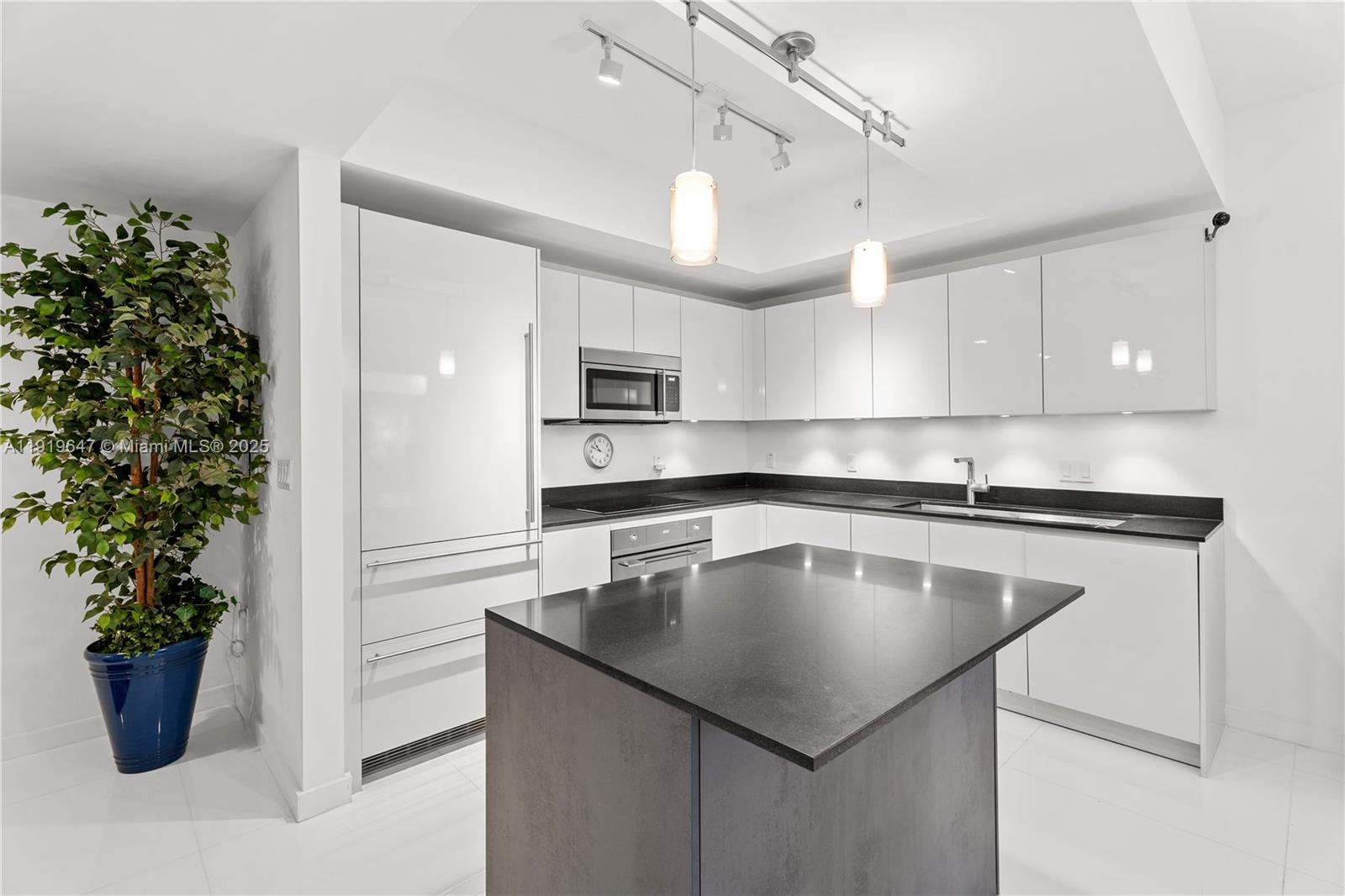 1010 BRICKELL CONDO - Residential