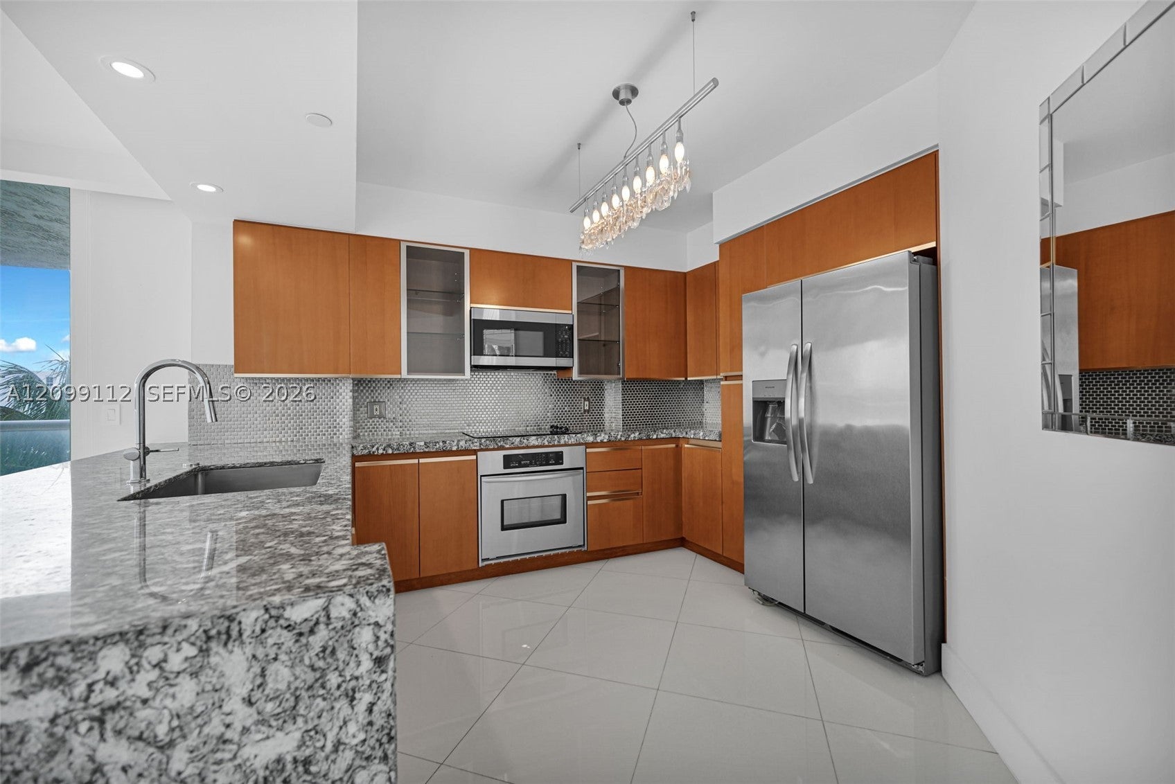 10 VENETIAN WAY 404