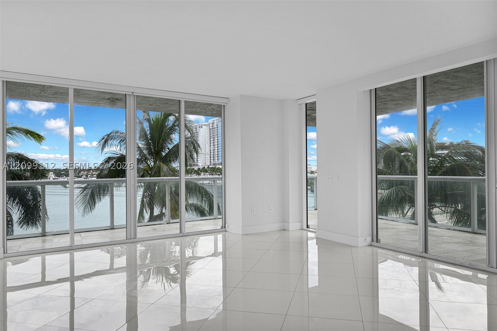 10 VENETIAN WAY 404
