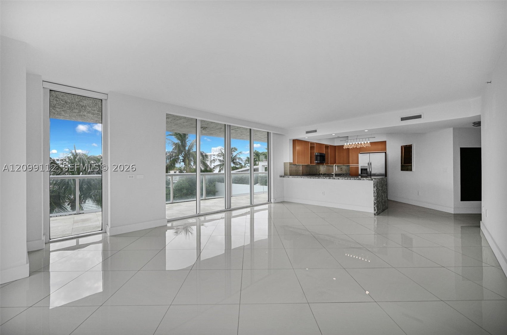 10 VENETIAN WAY 404