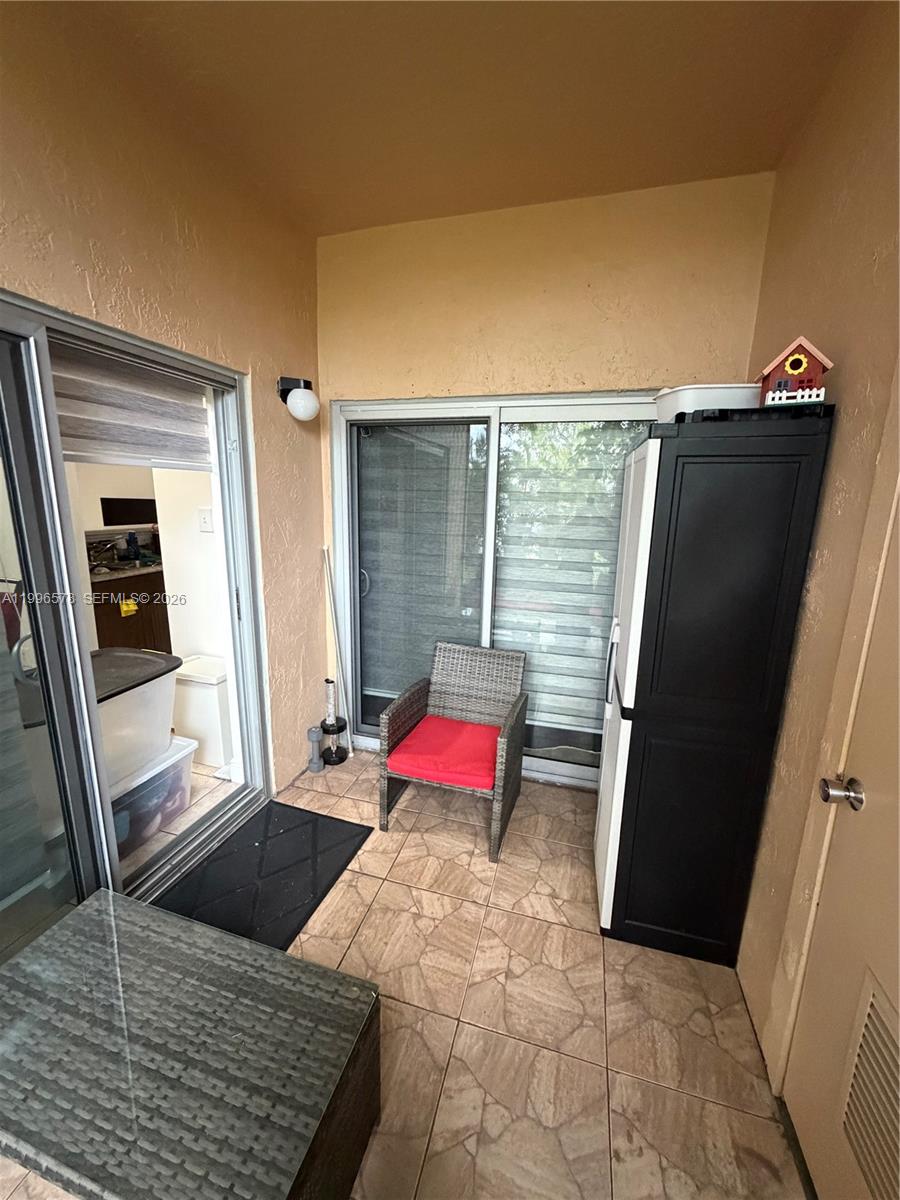 HAMMOCKS TRAILS CONDO - Residential Lease