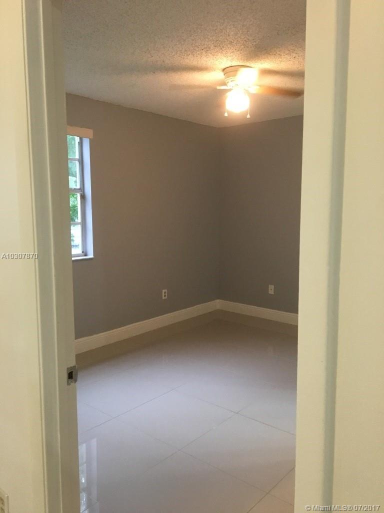 LA HACIENDA COUNTRY CLUB - Residential Lease