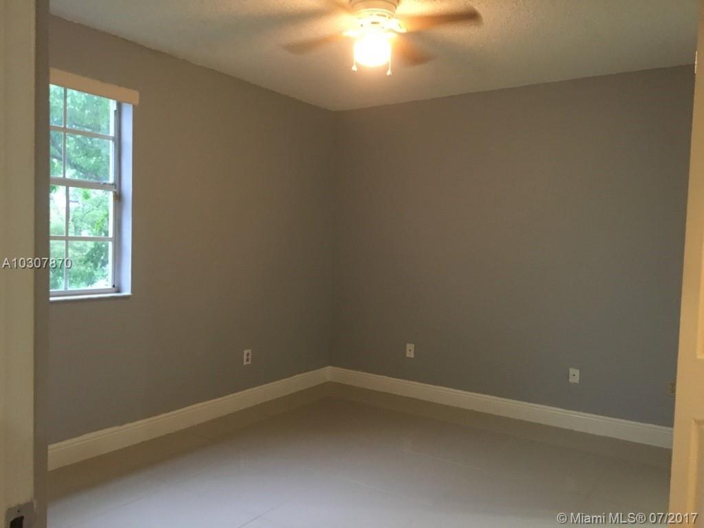 LA HACIENDA COUNTRY CLUB - Residential Lease