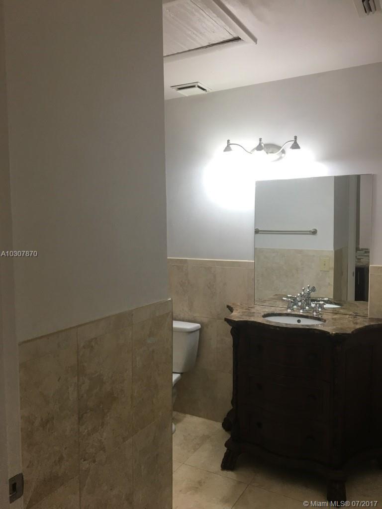 LA HACIENDA COUNTRY CLUB - Residential Lease