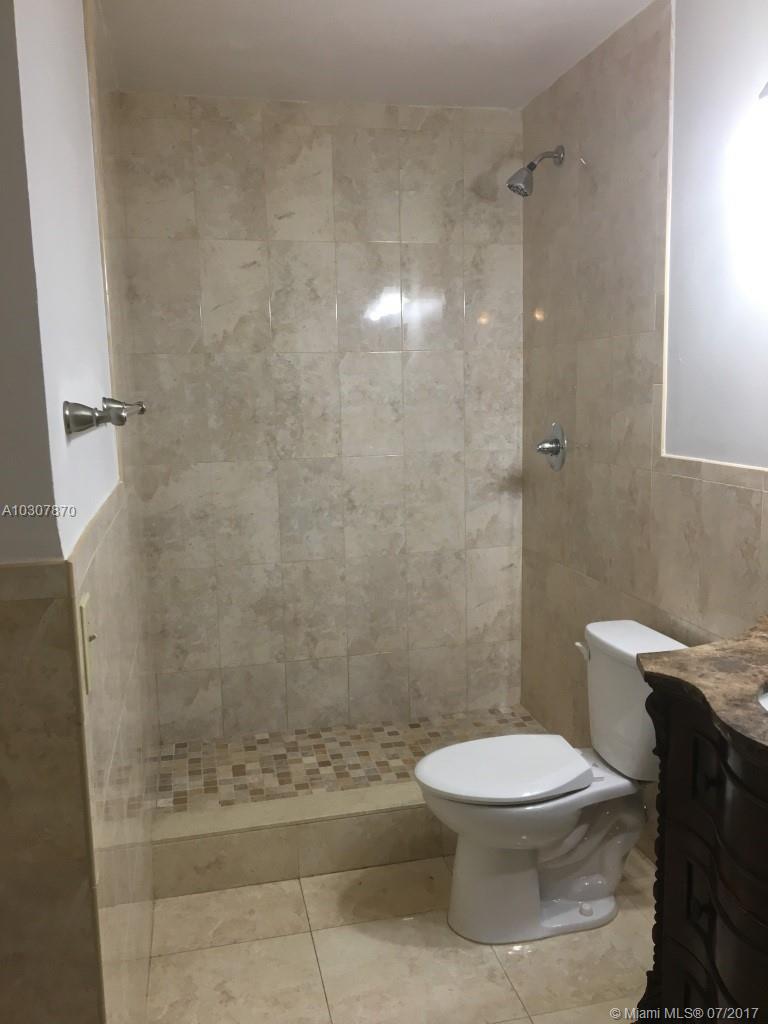 LA HACIENDA COUNTRY CLUB - Residential Lease