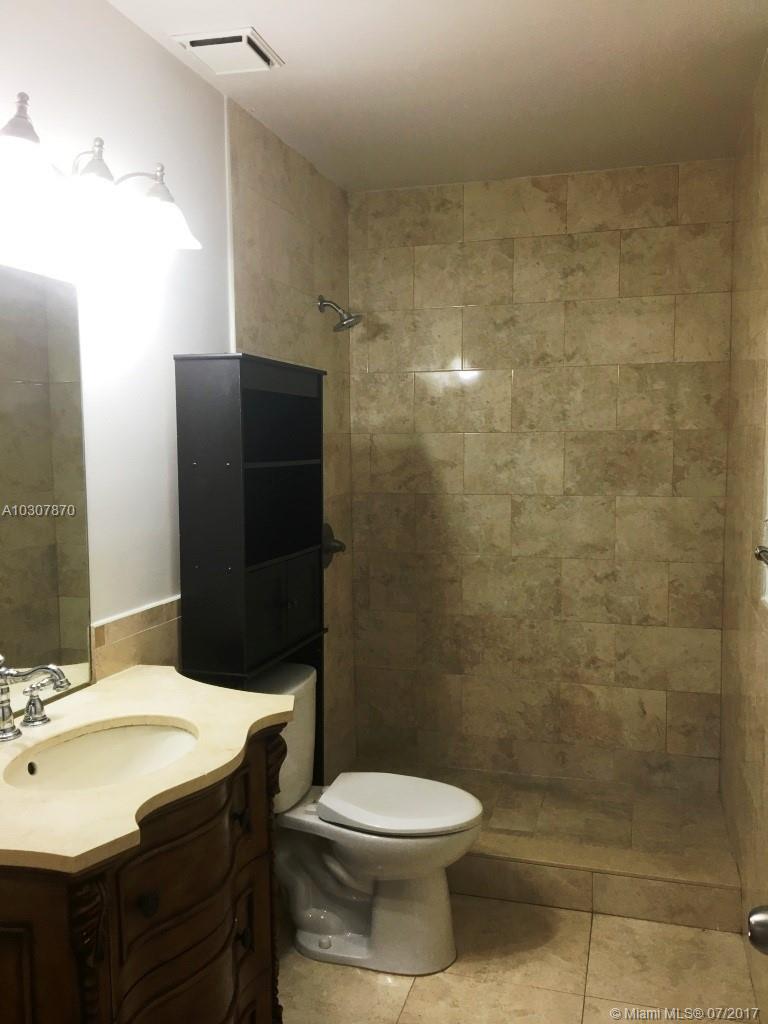 LA HACIENDA COUNTRY CLUB - Residential Lease