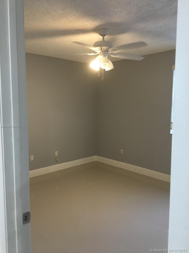 LA HACIENDA COUNTRY CLUB - Residential Lease