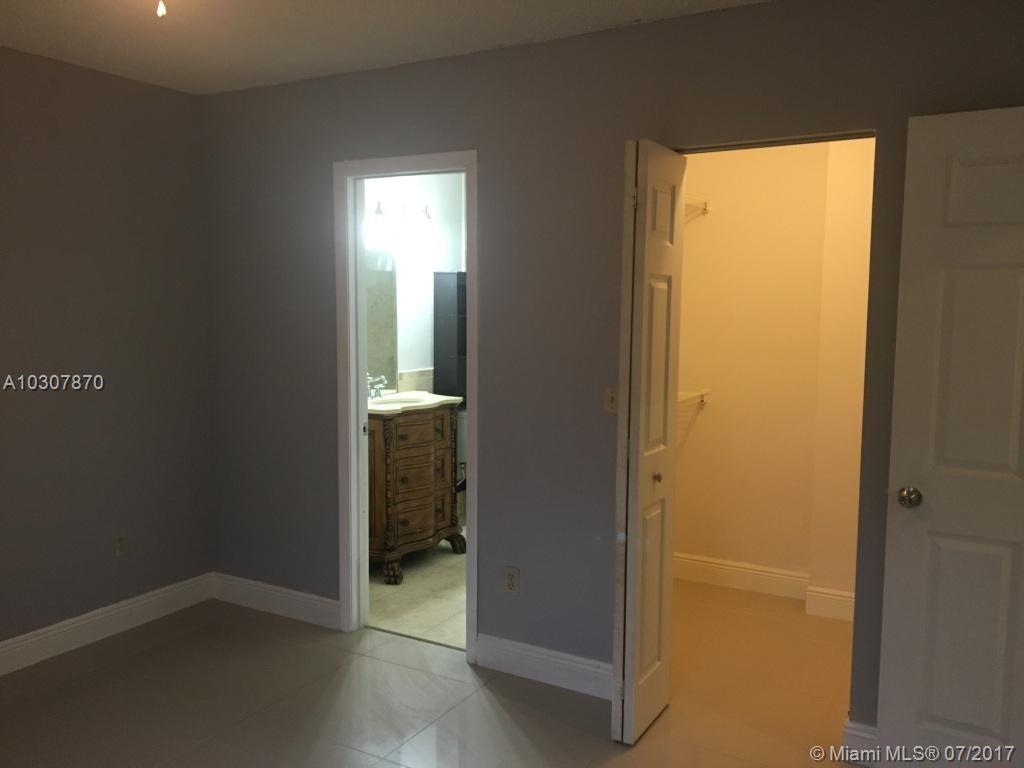 LA HACIENDA COUNTRY CLUB - Residential Lease