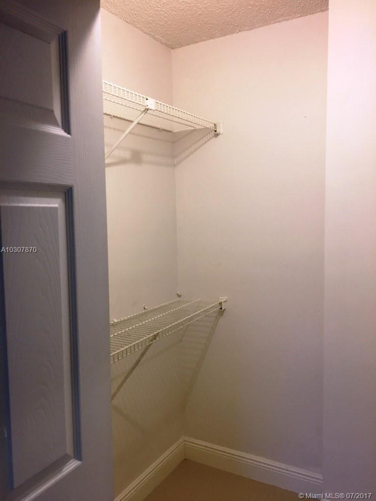 LA HACIENDA COUNTRY CLUB - Residential Lease