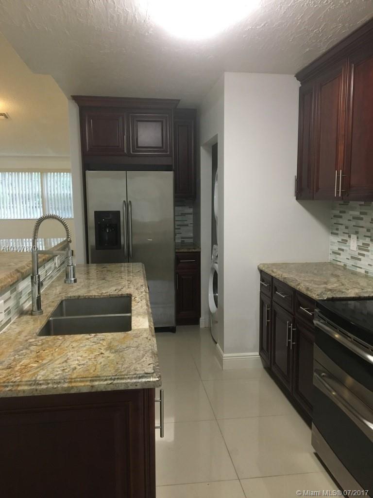 LA HACIENDA COUNTRY CLUB - Residential Lease