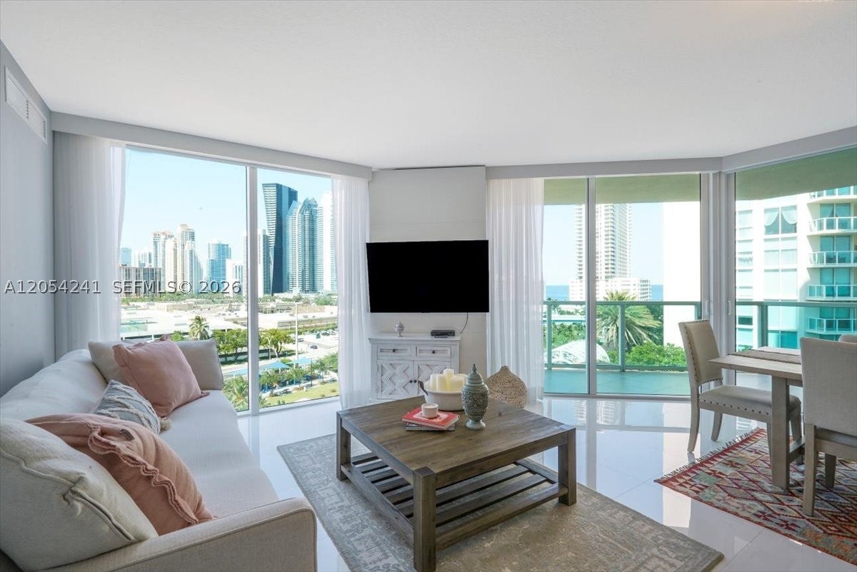 250 Sunny Isles Blvd 3-902