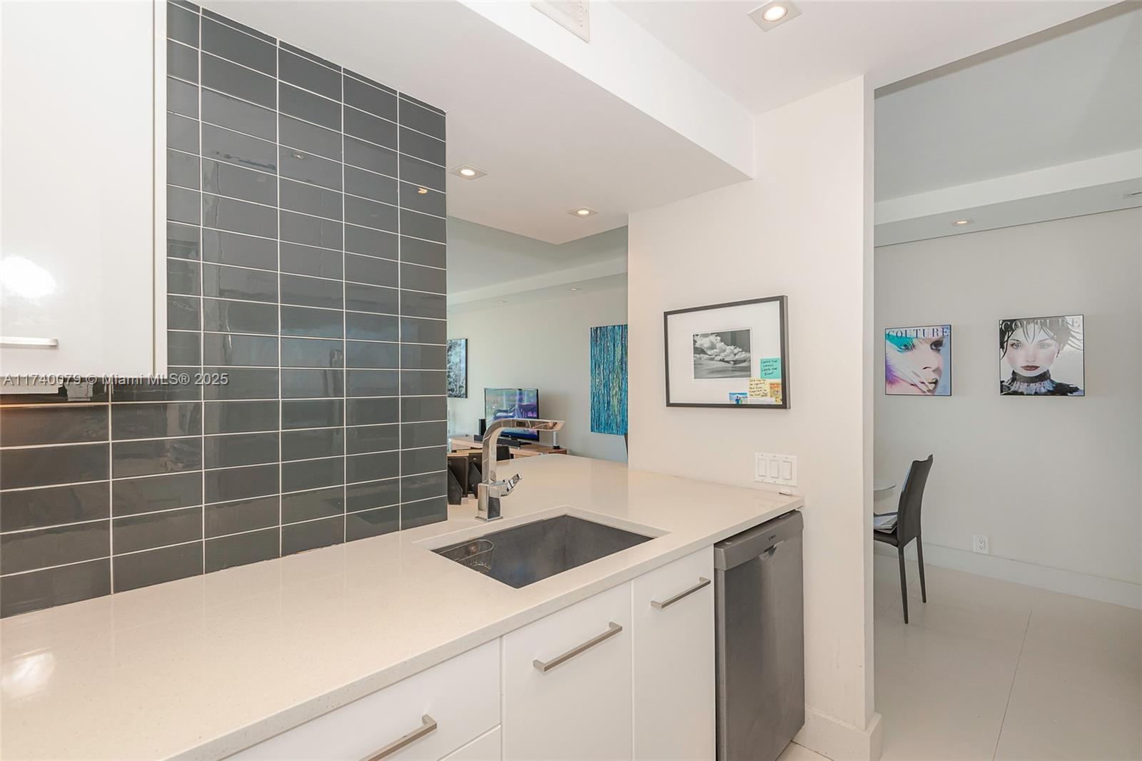 MIRADOR 1000 CONDO - Residential